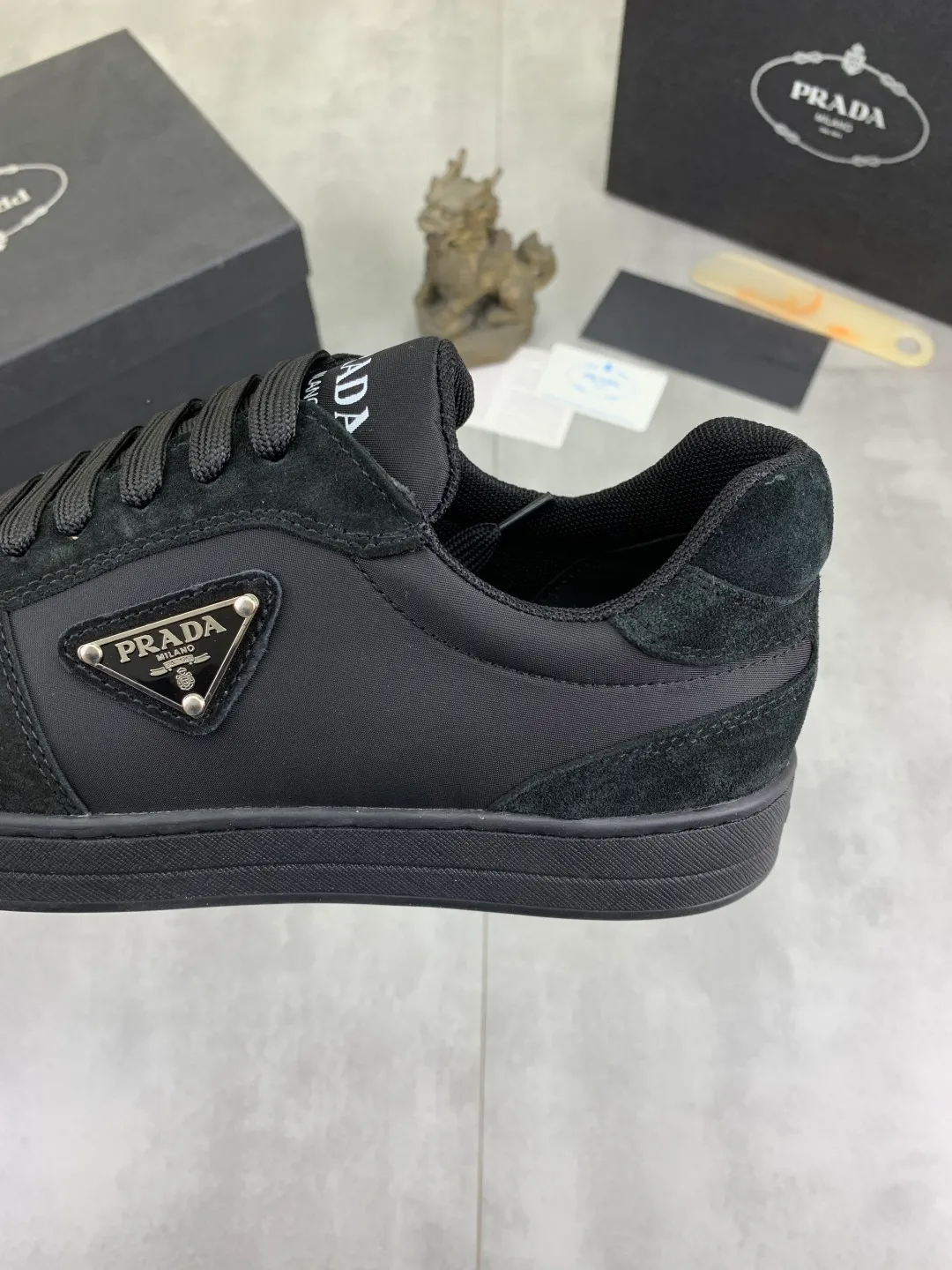 Men's Men's Shoes💰P440💰[New Style] The latest classic model of high-quality PRADA breathable and comfortable men's shoes has been launched on the official website in 1:1 reproduction, synchronized in Hong Kong counters and on the same catwalk; all made of calfskin with breathable mesh fabric ➕Imported soft and comfortable sheep Leather lining, 🍡🍡original 1:1 rubber outsole, non-slip and wear-resistant; comfortable to wear, attractive style, fine workmanship, and simple and neat shoe last, showing a man's courage and toughness, 👍size 38 to 44; 5️⃣colors🉑️ to choose from